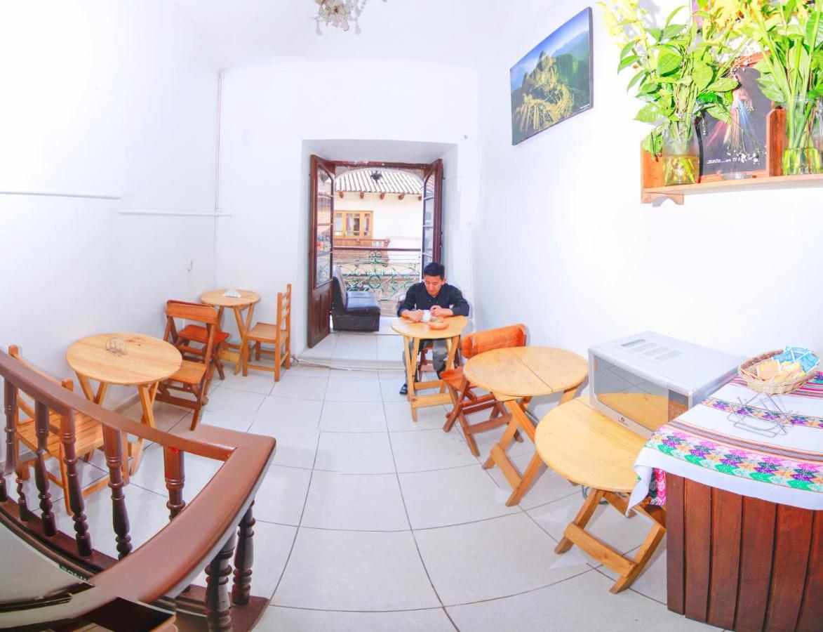 The Grassshopper Plaza De Armas Albergue *